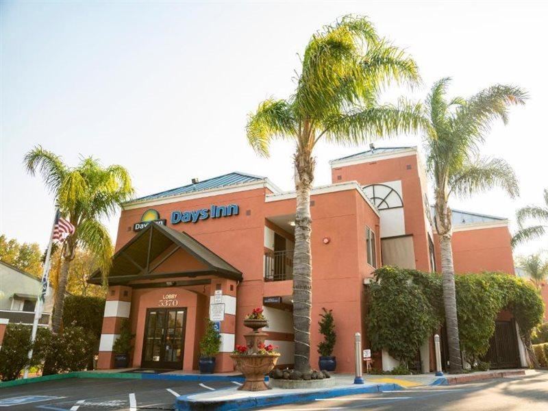 Days Inn By Wyndham Concord Buitenkant foto