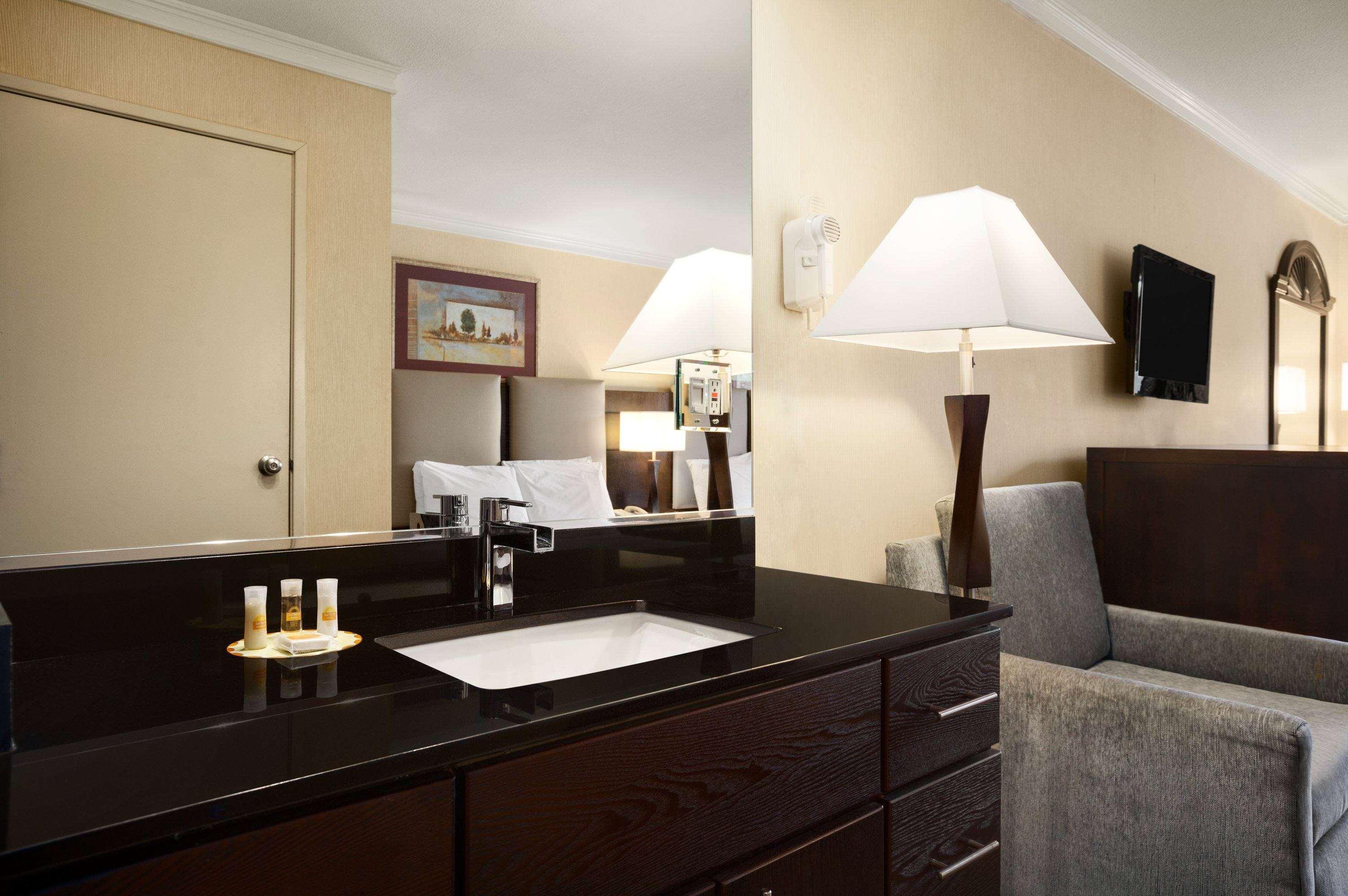 Days Inn By Wyndham Concord Buitenkant foto