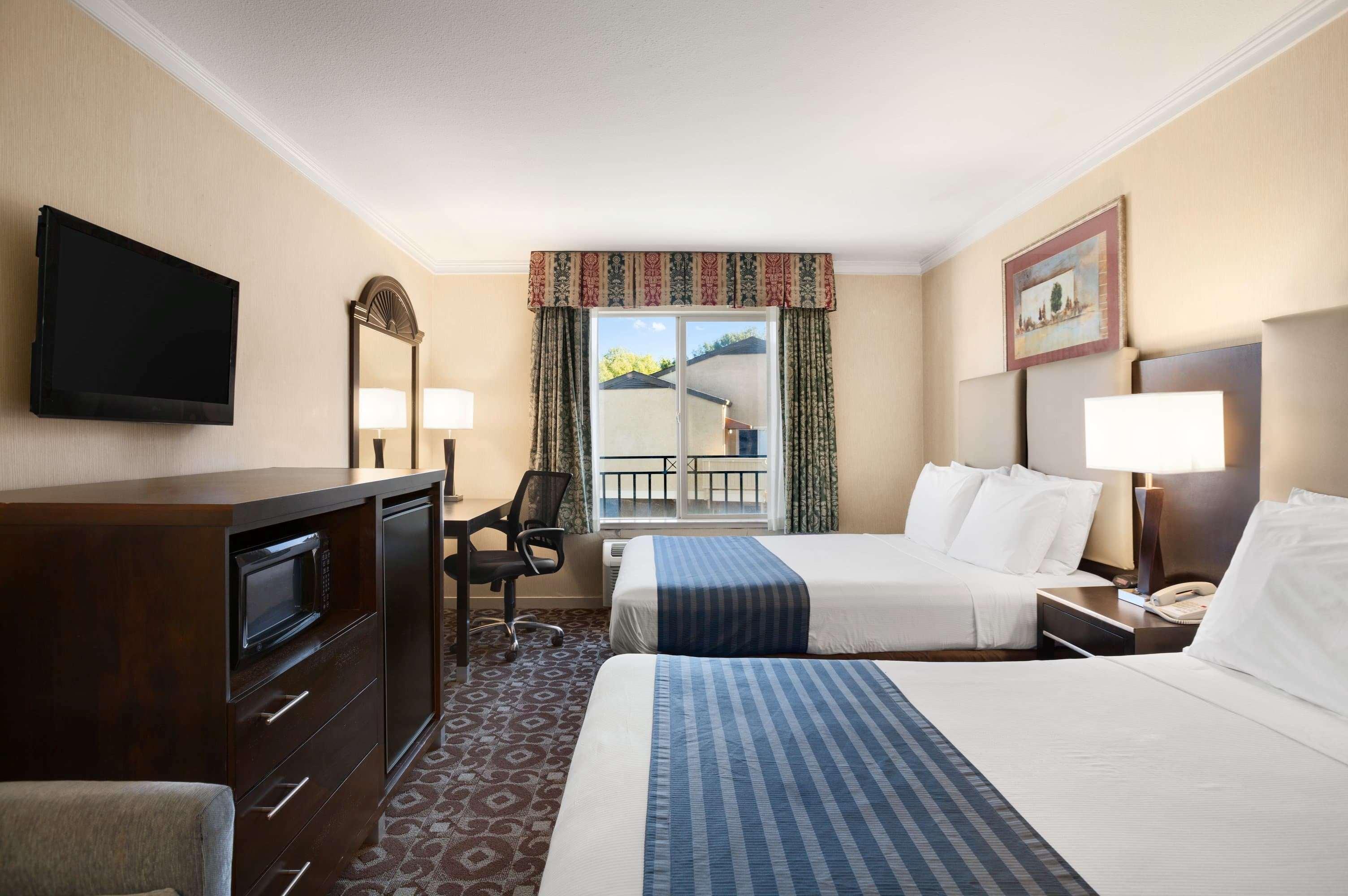 Days Inn By Wyndham Concord Buitenkant foto