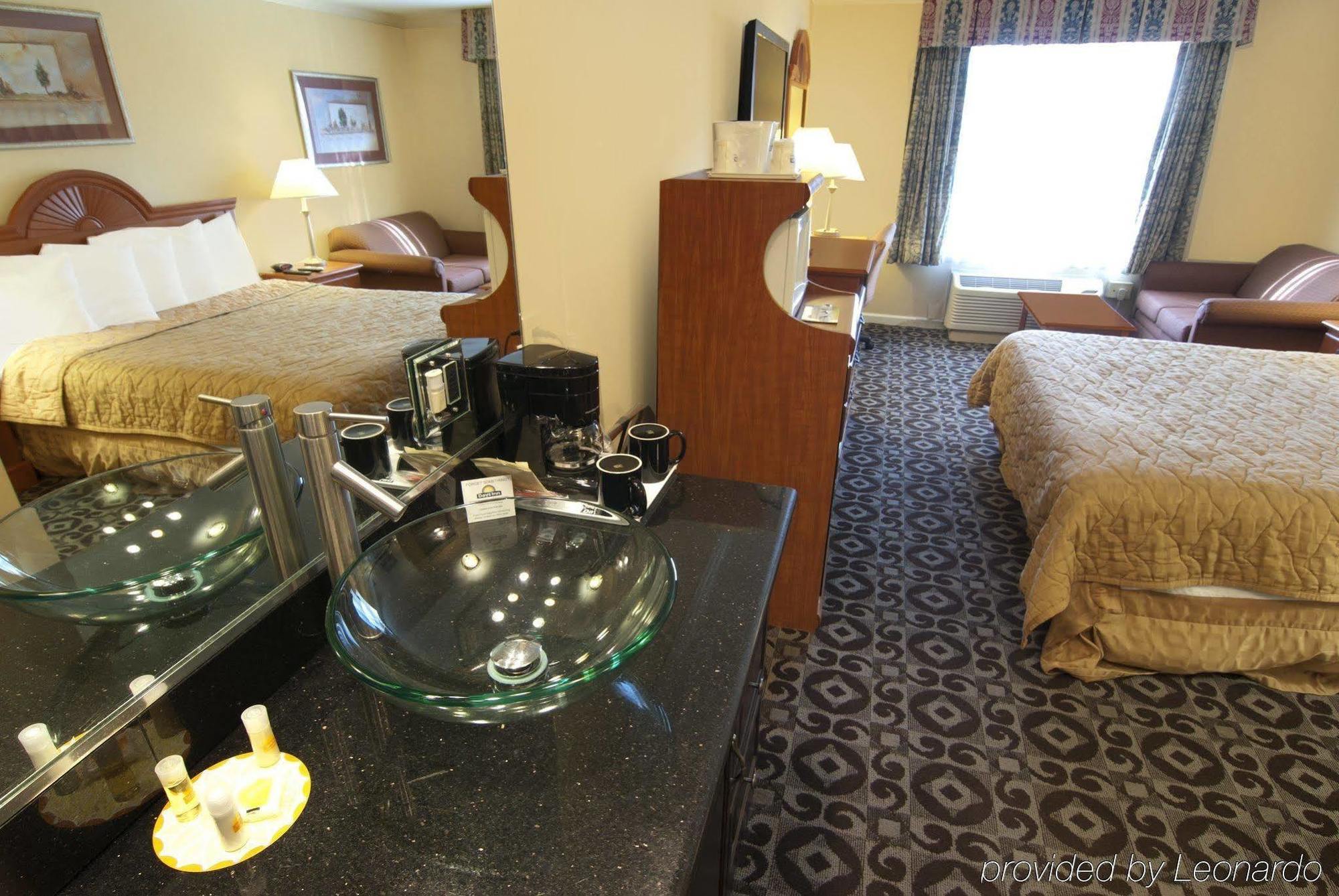 Days Inn By Wyndham Concord Buitenkant foto