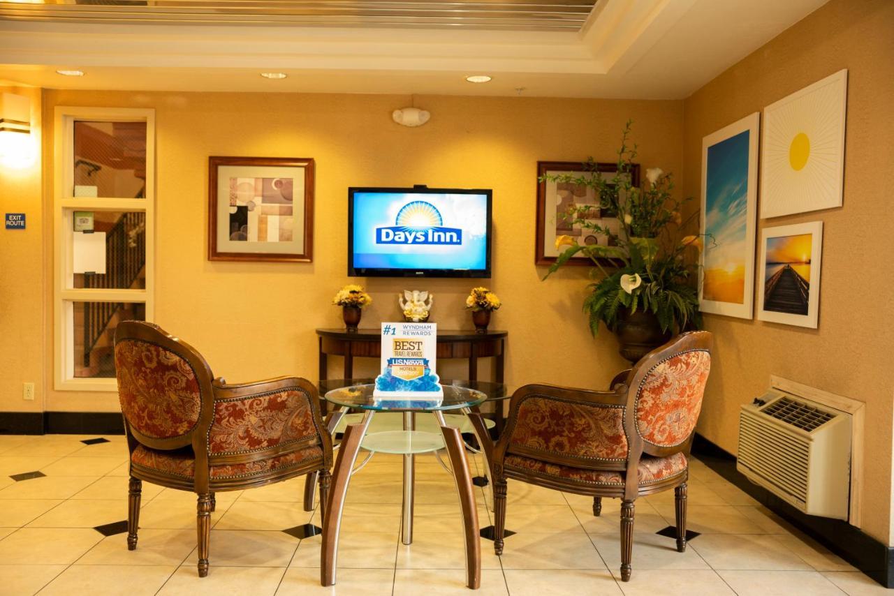 Days Inn By Wyndham Concord Buitenkant foto