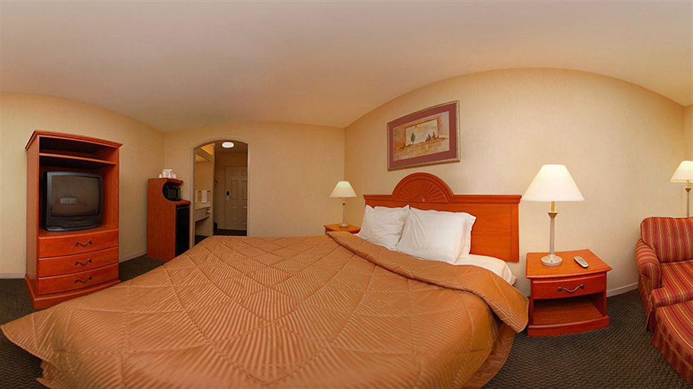 Days Inn By Wyndham Concord Buitenkant foto